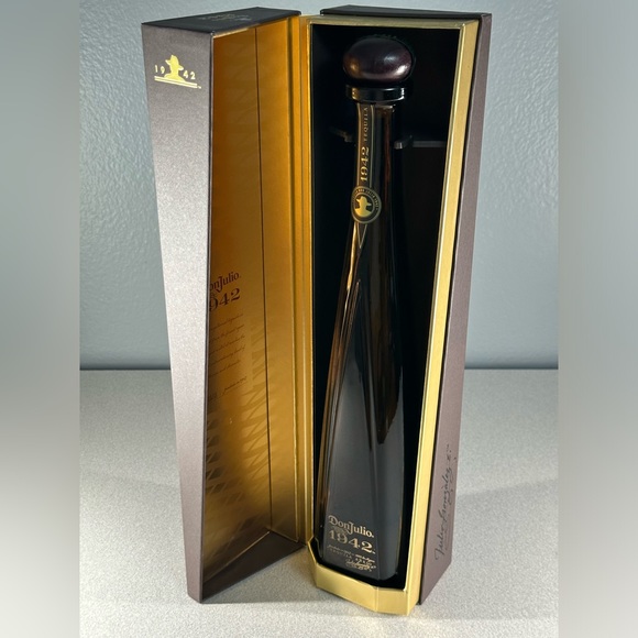 Don Julio 1942 empty bottle - Picture 2 of 3